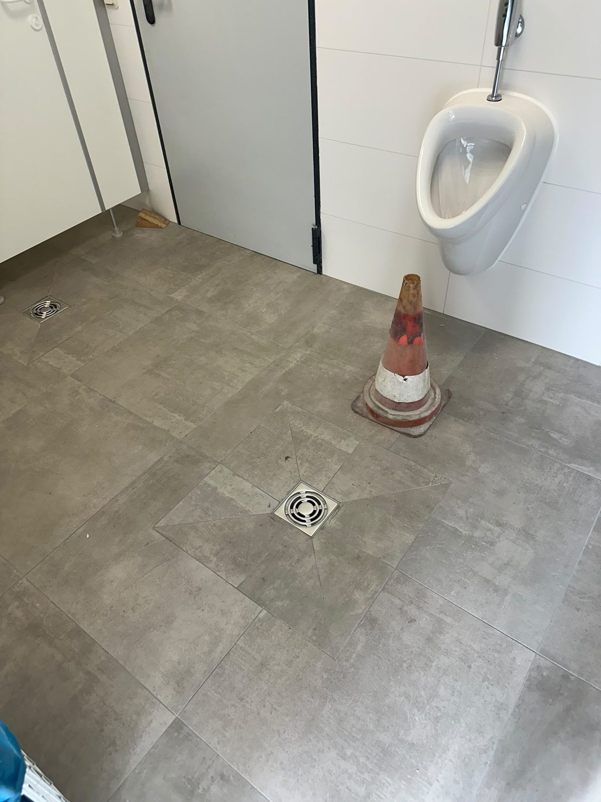 Keller-/Innensanierung & Bad – Nachher: fertiges WC
